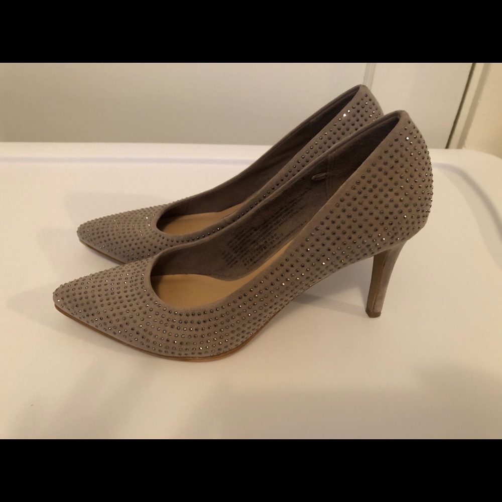 Heels - Picture 3 of 3